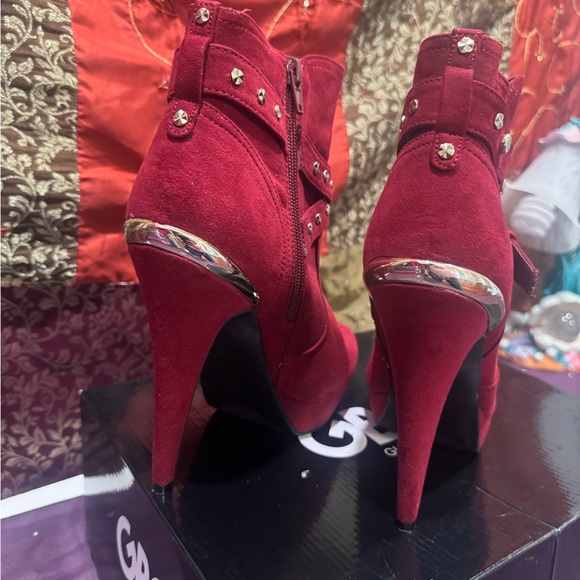 NWOT Guess Red Suede Women's Ankle Boots 9 - Picture 4 of 5